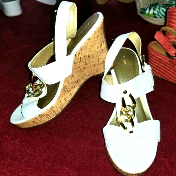 Sandals - Picture 2 of 3